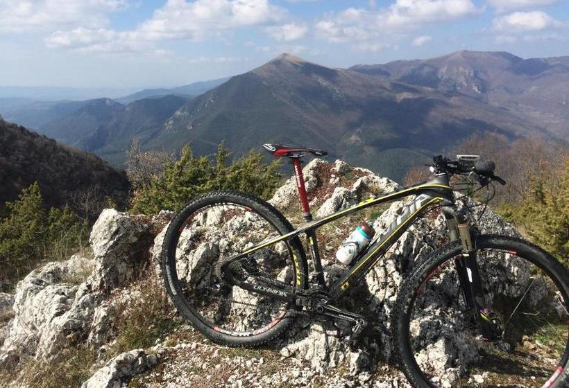 호텔 Agriturismo Zafferano E Dintorni