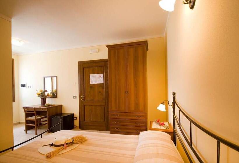 هتل Agriturismo Cascina Roveri