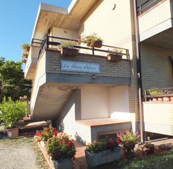 پانسیون Affittacamere Le Petit Palais