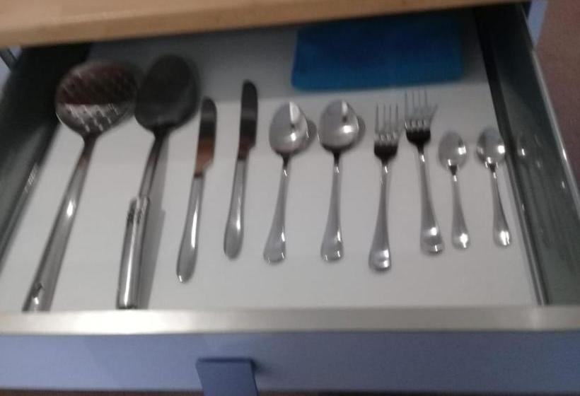 Paris Par Trains, Area, Studios Avec Salle De Bain Et Kitchenette Privées, Ou, Chambres Avec Salles