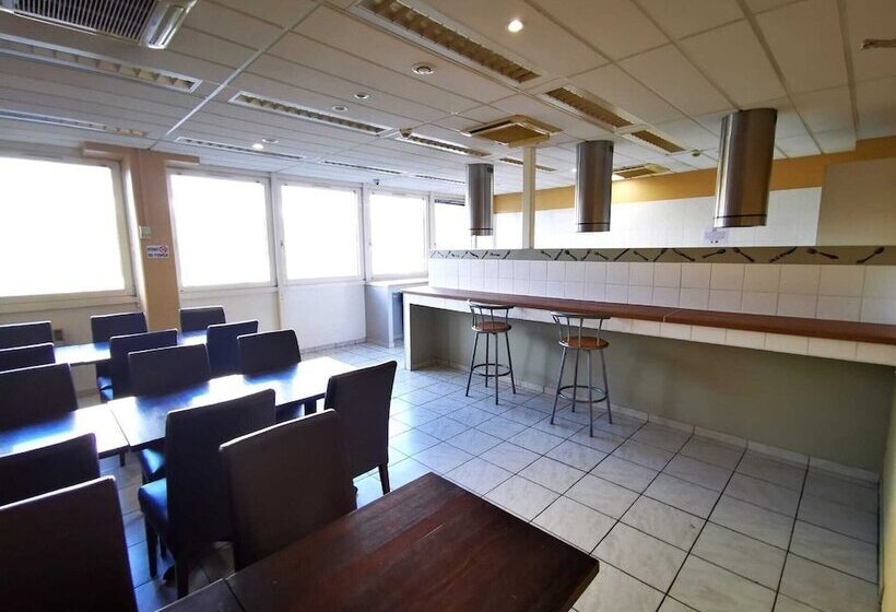 Paris Par Trains, Area, Studios Avec Salle De Bain Et Kitchenette Privées, Ou, Chambres Avec Salles