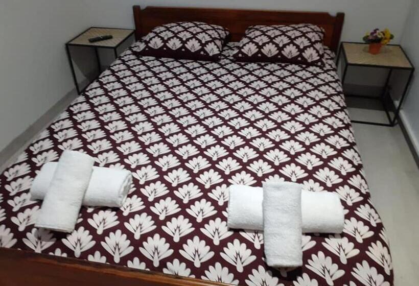 Paris Par Trains, Area, Studios Avec Salle De Bain Et Kitchenette Privées, Ou, Chambres Avec Salles