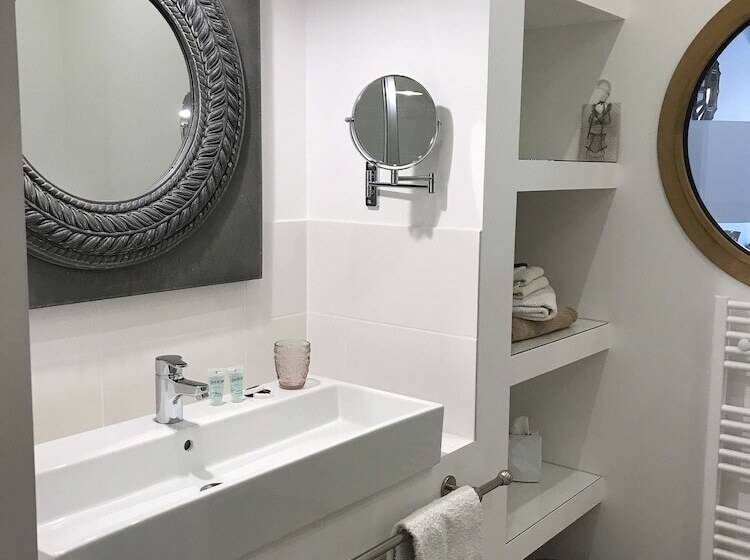 بنسيون La Maison D Inès And Ugolin & Spa