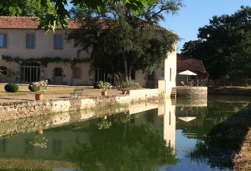 تختخواب و صبحانه Domaine De La Partoucie