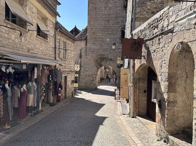 پانسیون Les Hauts De Saulies