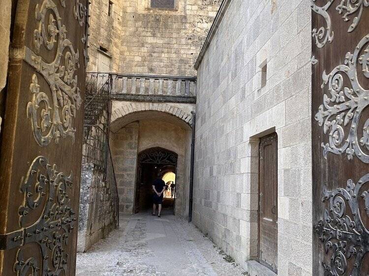 پانسیون Les Hauts De Saulies