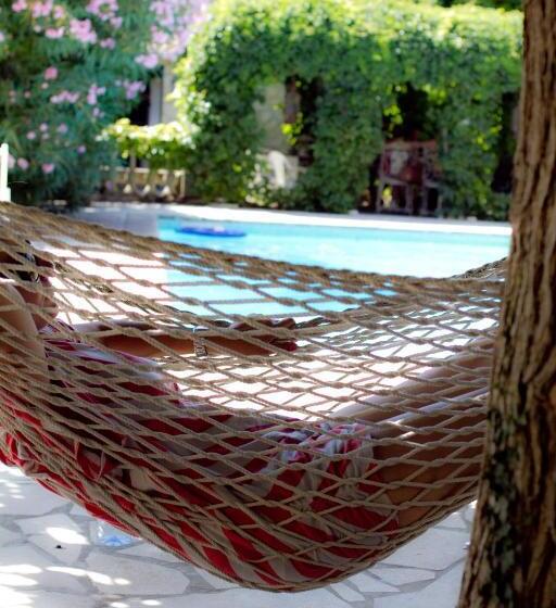膳宿费 The Rhone Retreat