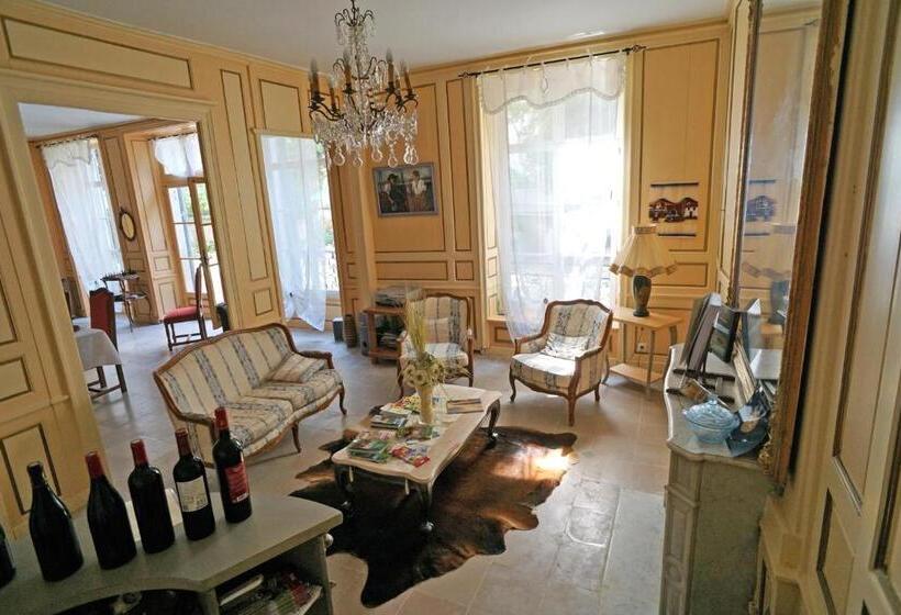 بنسيون Auberge Des Capucins