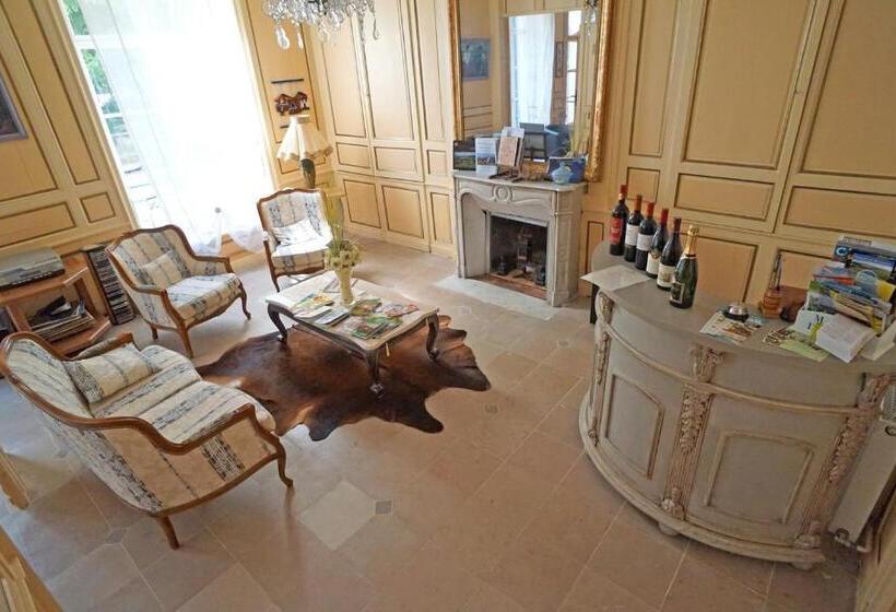 بنسيون Auberge Des Capucins