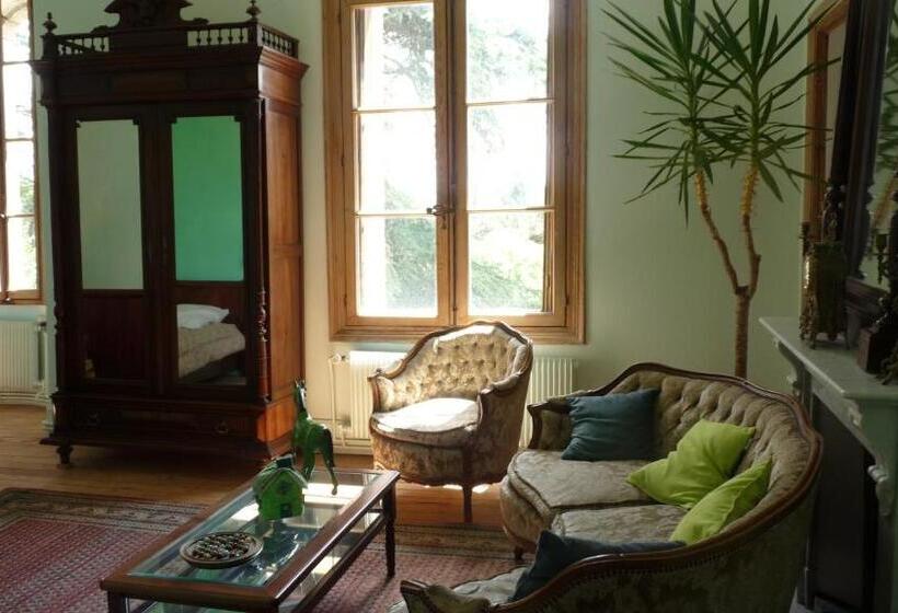 ペンション Chateau La Bouriette