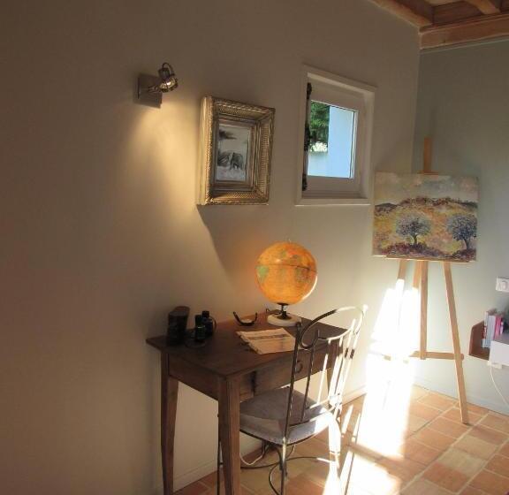 بنسيون La Ruette Aux Loups