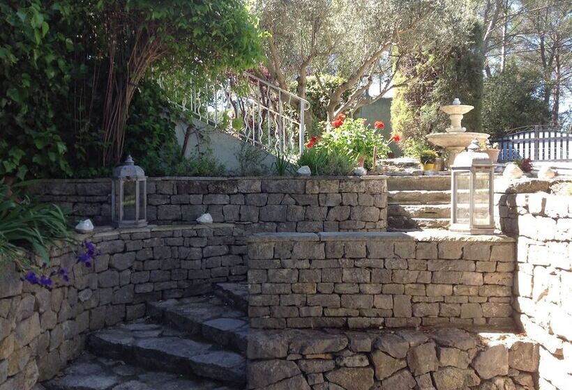 پانسیون Le Patio Fleuri