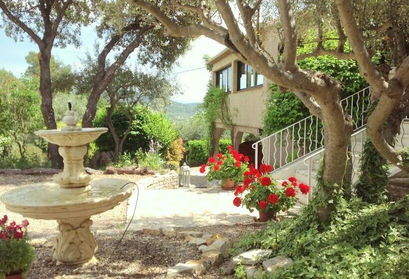 پانسیون Le Patio Fleuri