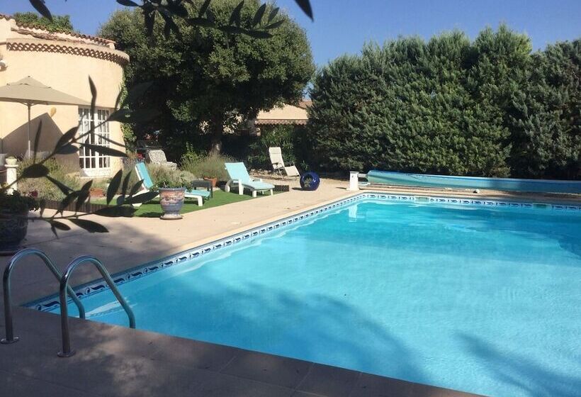 پانسیون Le Patio Fleuri