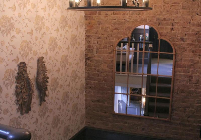 تختخواب و صبحانه The Grafton Arms Pub & Rooms