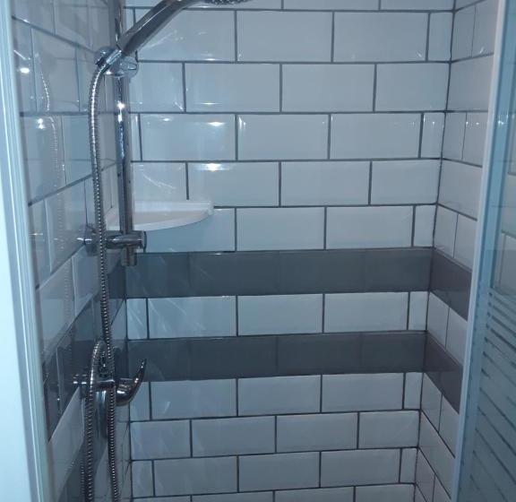 مبيت وإفطار Three Palms