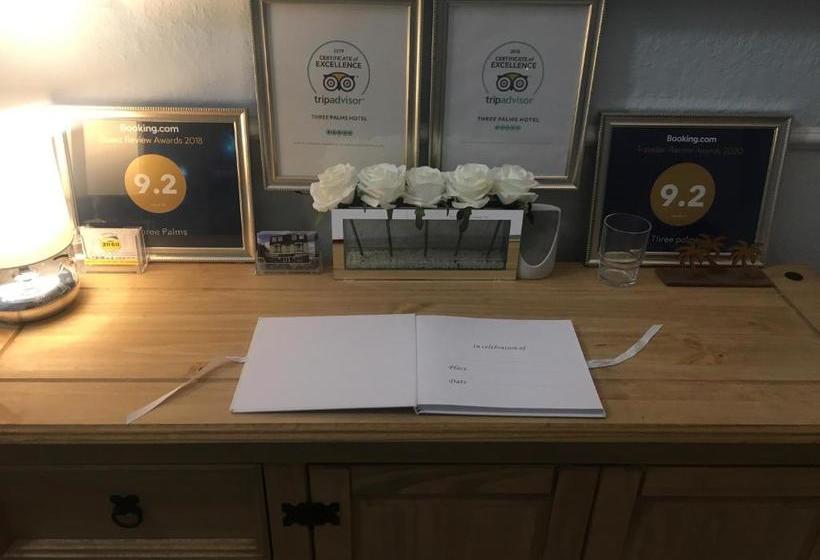 مبيت وإفطار Three Palms