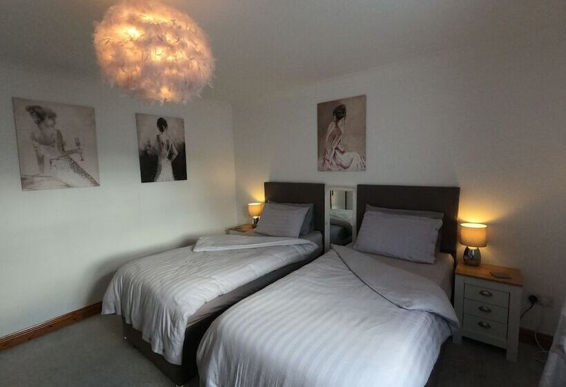 بنسيون Cribyn Lodge