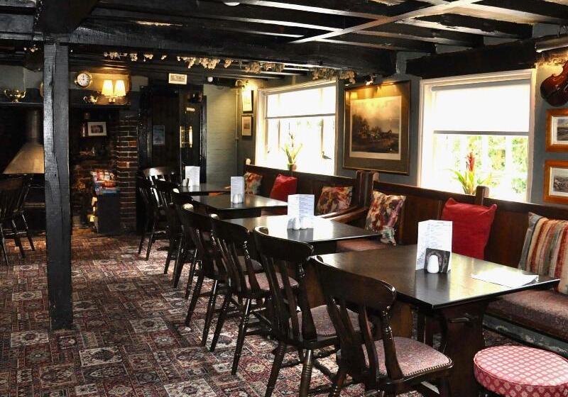 Общежитие Rose And Crown