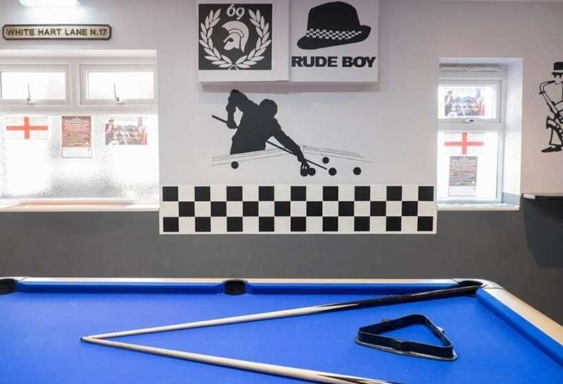 فندق صغير The Bell