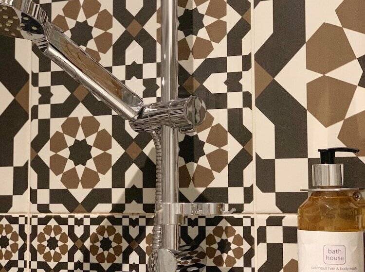 ユースホステル The Wheatsheaf Inn