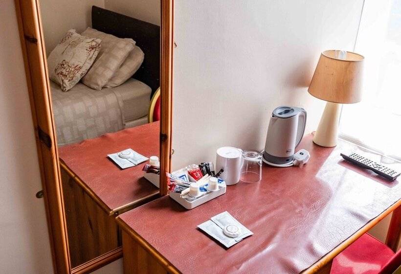 پانسیون Aarondale Guest House