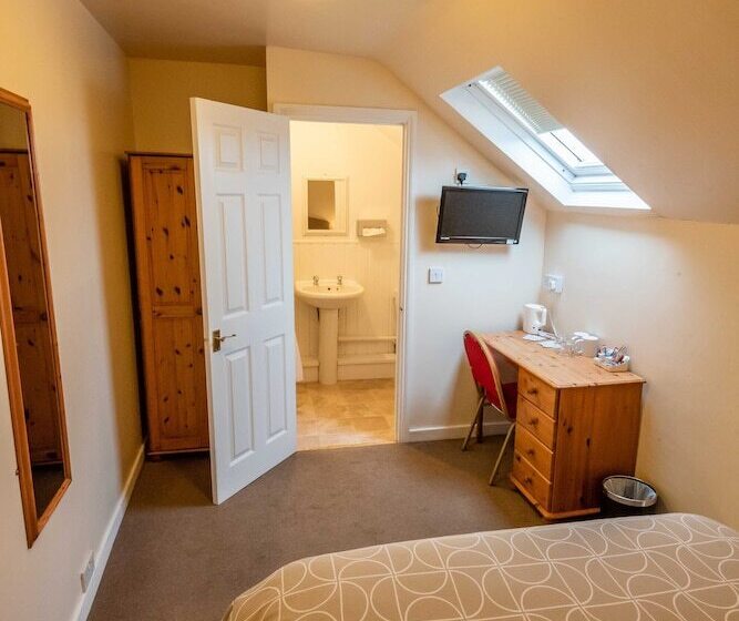 پانسیون Aarondale Guest House