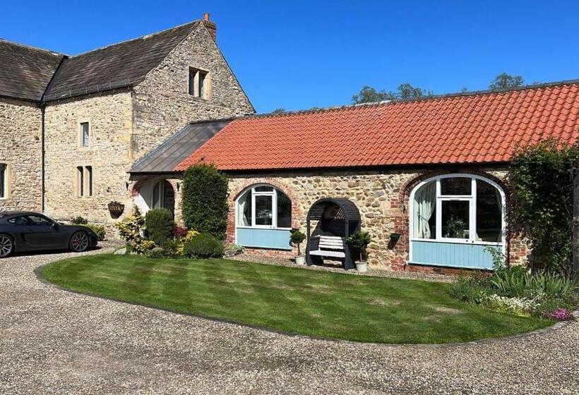 بنسيون The Garden Suites At Snape Castle Mews