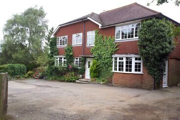پانسیون Tower Hill House Basingstoke
