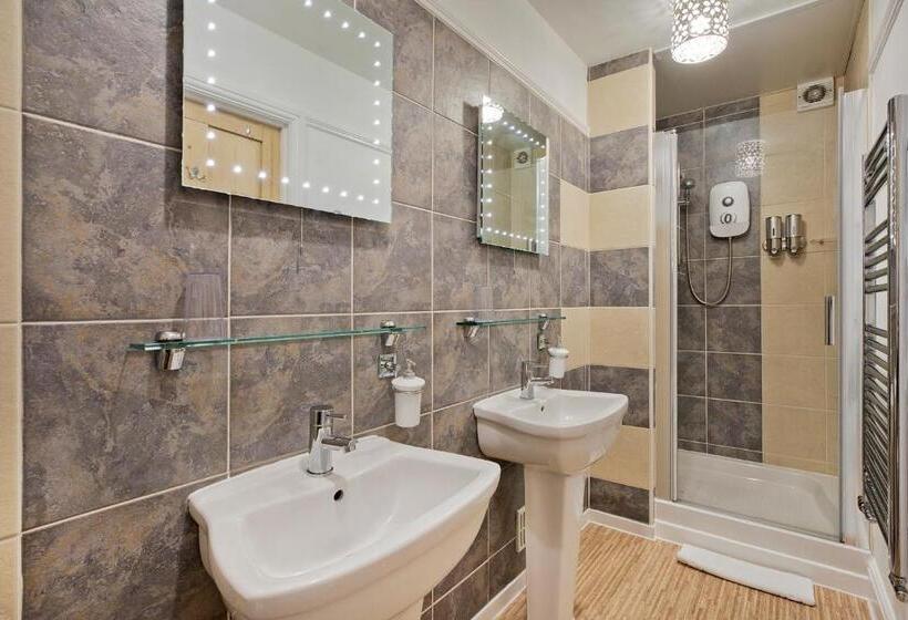 بنسيون White Rose Guest House