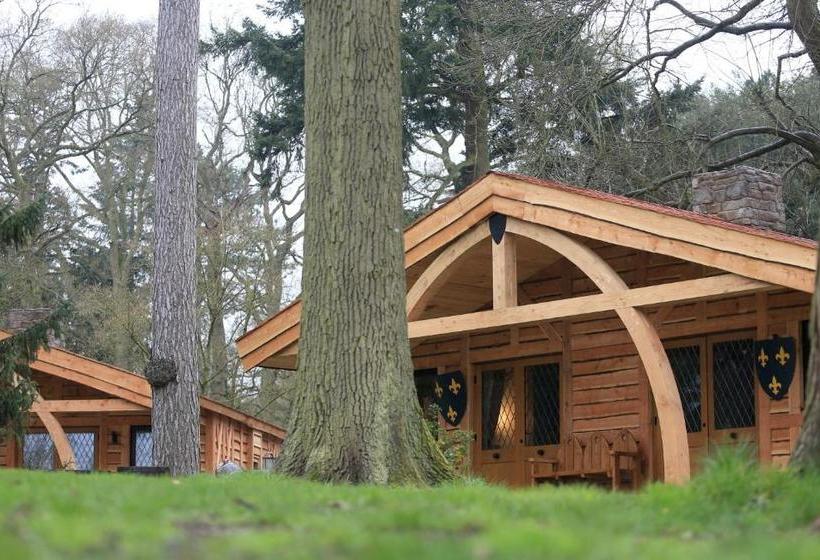 استراحتگاه Warwick Castle Hotel & Knight S Village