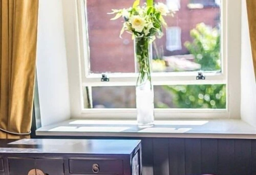 فندق صغير The Dirty Bottles Inn