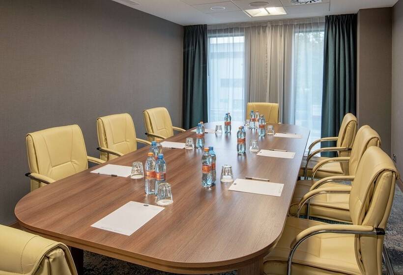 هتل Hampton By Hilton Warsaw Mokotow