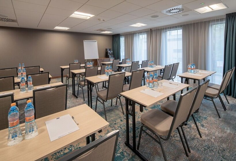 هتل Hampton By Hilton Warsaw Mokotow