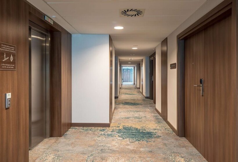 هتل Hampton By Hilton Warsaw Mokotow