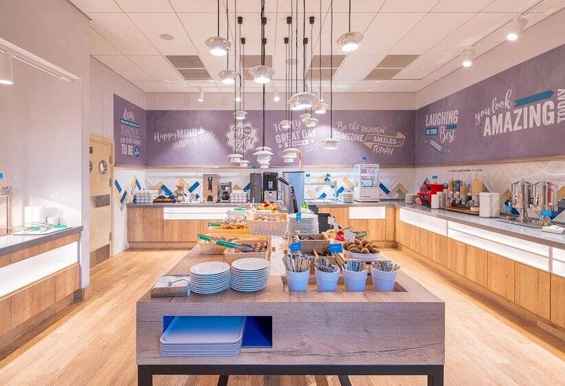 هتل Hampton By Hilton Warsaw Mokotow