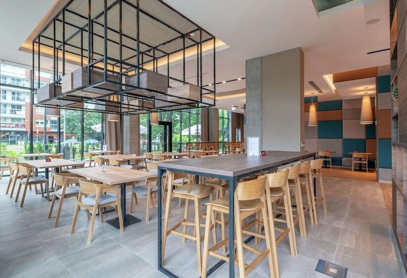 هتل Hampton By Hilton Warsaw Mokotow