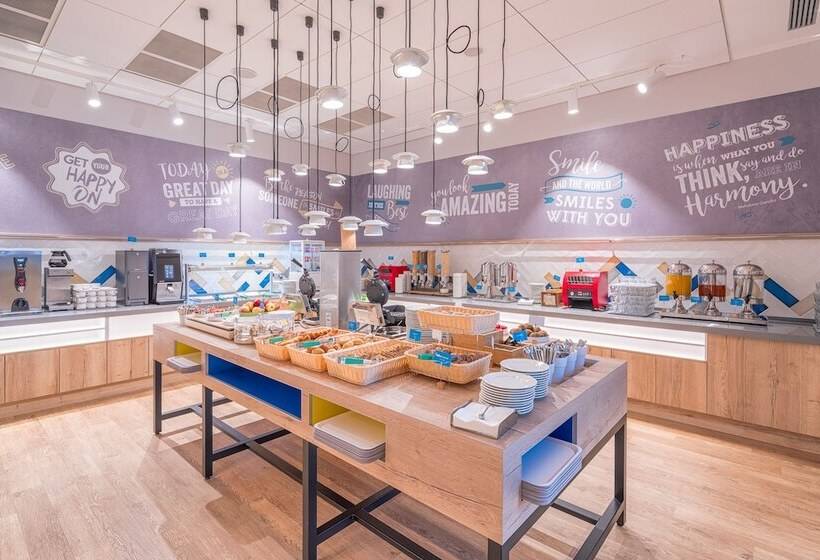 هتل Hampton By Hilton Warsaw Mokotow