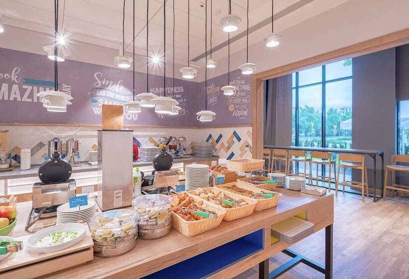 هتل Hampton By Hilton Warsaw Mokotow