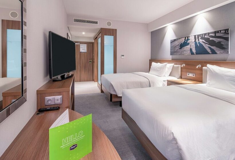 هتل Hampton By Hilton Warsaw Mokotow