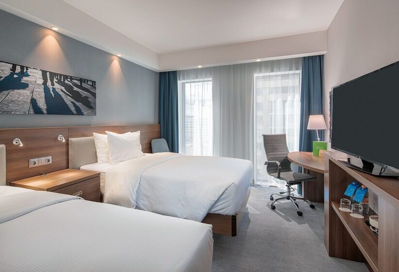هتل Hampton By Hilton Warsaw Mokotow