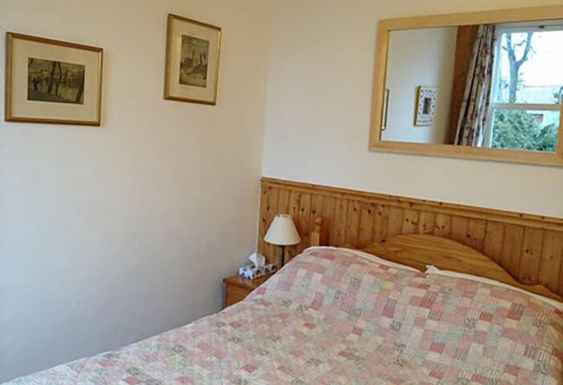 پانسیون Acorn Guest House