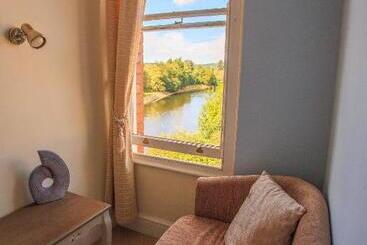 پانسیون Bridge Guest House