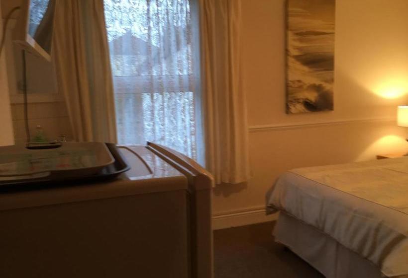 پانسیون Caris Guest House