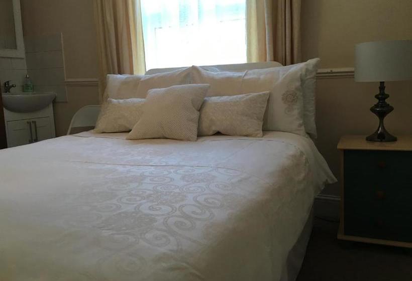 پانسیون Caris Guest House