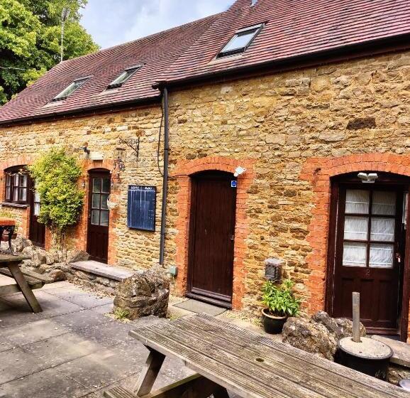 ペンション The Lampet Arms