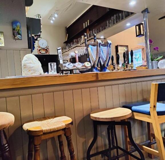 ペンション The Lampet Arms