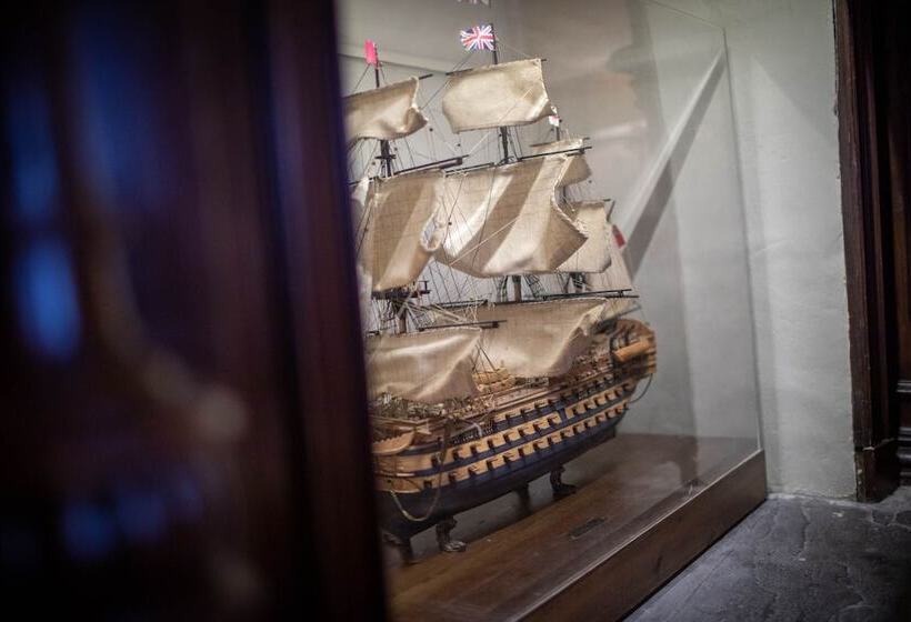 旅馆 1777. At The Albion
