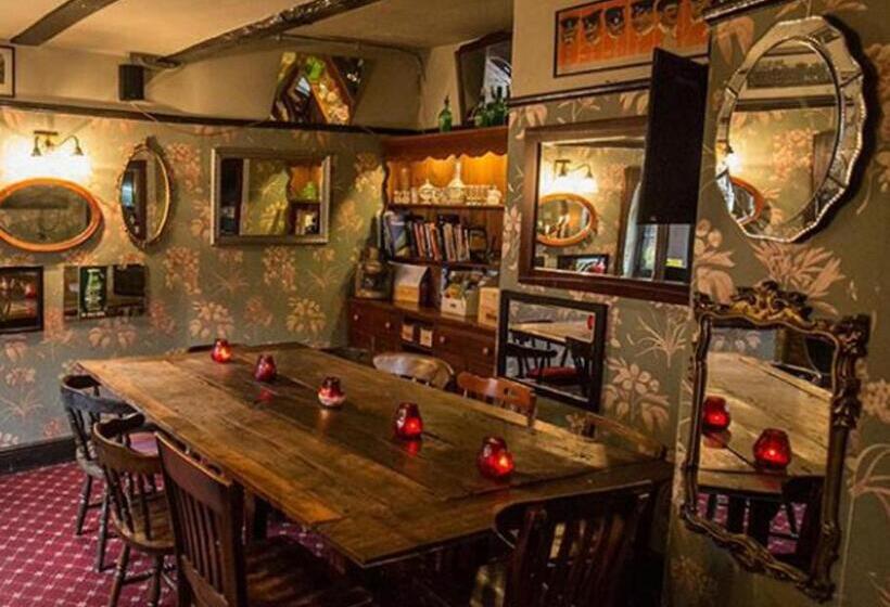 هاستل Alma Inn & Dining Rooms