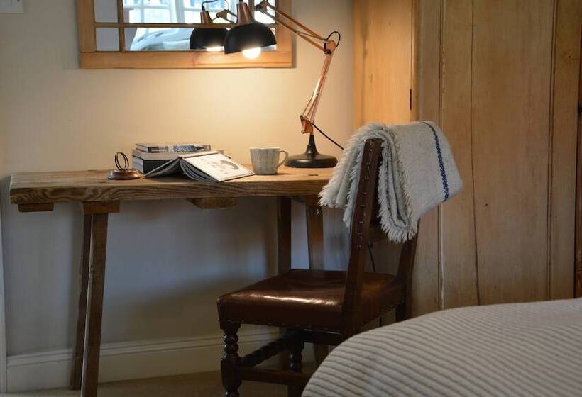 旅馆 The Dolphin Inn